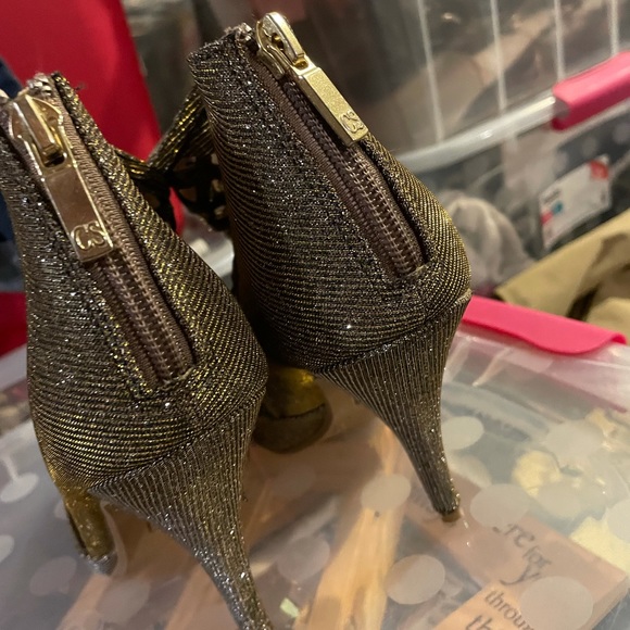 Women’s Heels - Picture 4 of 7